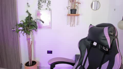 Emma online show from May 4, 4:03 pm