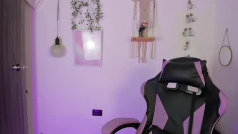 Emma online show from May 27, 2:52 am