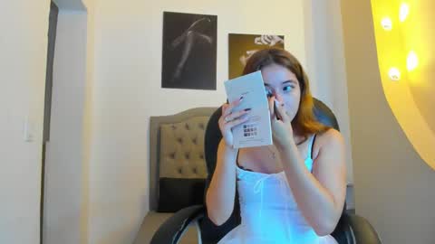 Snapshot of emma_rousz chatting on September 18, 3:30 am emma online show from September 18, 3:30 am
