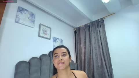 emma_saenz01 online show from April 17, 6:44 pm