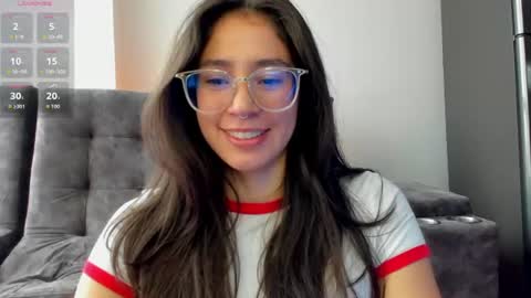Snapshot of emma_sandovaal chatting on June 16, 5:48 pm Emma online show from June 16, 5:48 pm