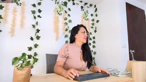 Emma Sanz online show from May 2, 1:49 pm