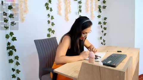 Emma Sanz online show from May 7, 1:38 pm
