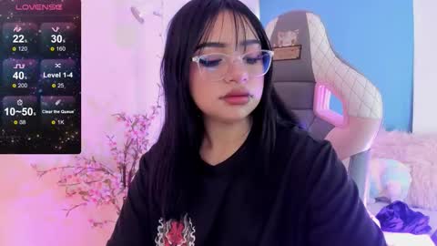 EMMA  online show from March 4, 8:15 pm