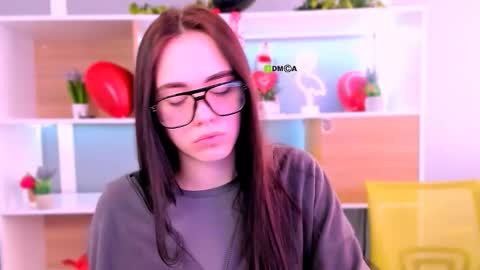 Snapshot of emma_swee chatting on February 20, 6:26 am emma_swee online show from February 20, 6:26 am