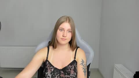 Snapshot of emma_sweettyy chatting on July 6, 3:36 pm Emma online show from July 6, 3:36 pm