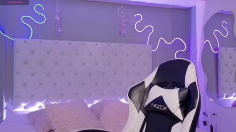 emma_visconti online show from February 6, 12:30 pm