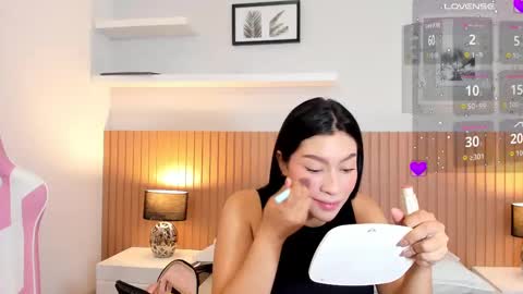 Snapshot of emma_walton_ chatting on November 23, 11:32 am online show from November 23, 11:32 am