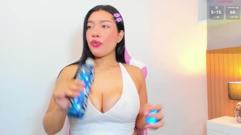 Snapshot of emma_walton_ chatting on December 3, 12:03 pm online show from December 3, 12:03 pm