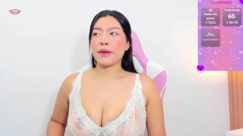 Snapshot of emma_walton_ chatting on December 4, 11:52 am online show from December 4, 11:52 am