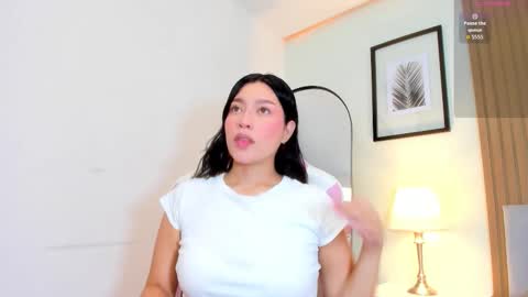 Snapshot of emma_walton_ chatting on December 14, 11:37 am online show from December 14, 11:37 am