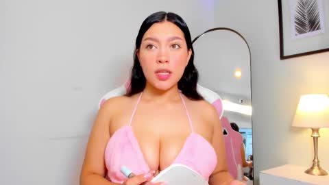 Snapshot of emma_walton_ chatting on December 22, 11:51 am online show from December 22, 11:51 am