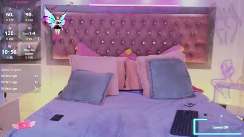 neko  online show from November 18, 8:35 pm