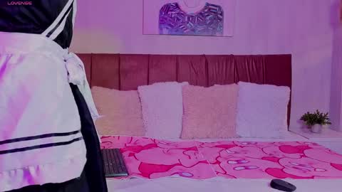 Emma online show from April 8, 7:14 pm