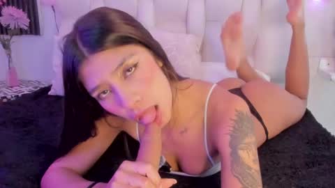 emmaa00_ online show from April 13, 6:46 pm