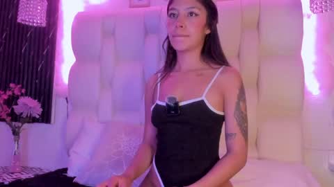 emmaa00_ online show from April 14, 9:15 am