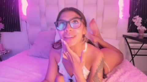 emmaa00_ online show from June 4, 5:41 pm