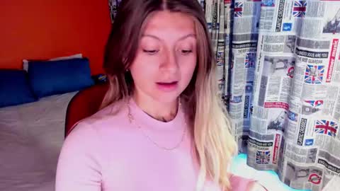 Snapshot of emmaa_hostt chatting on October 24, 8:49 pm Ema .l. online show from October 24, 8:49 pm