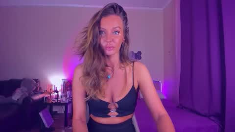 Snapshot of emmaabramson chatting on October 5, 12:47 pm Emma online show from October 5, 12:47 pm