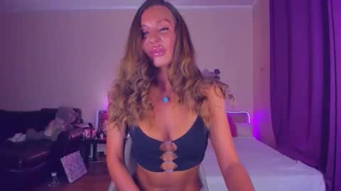 Snapshot of emmaabramson chatting on November 22, 8:35 am Emma online show from November 22, 8:35 am