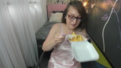 Snapshot of emmaaevans_ chatting on January 29, 2:53 pm Emma Evans online show from January 29, 2:53 pm