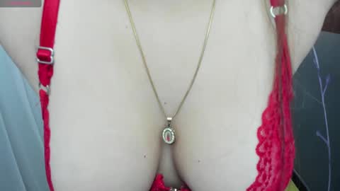 Snapshot of emmaaevans_ chatting on February 13, 12:00 pm Emma Evans online show from February 13, 12:00 pm