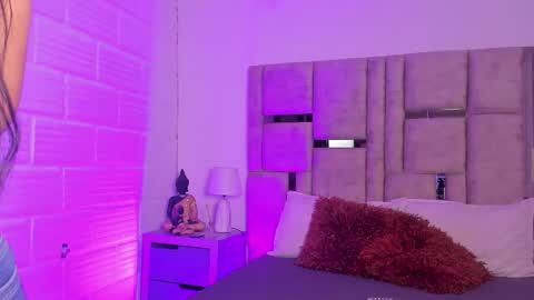 emma becket online show from November 20, 4:01 am