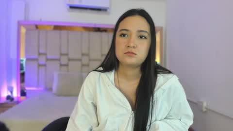 Snapshot of emmabeel chatting on November 8, 12:05 pm Emma online show from November 8, 12:05 pm