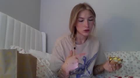 Snapshot of emmabrooksxo chatting on February 26, 4:17 pm Emmaxbrooksxo online show from February 26, 4:17 pm