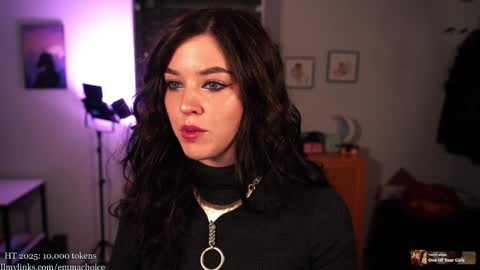 Snapshot of emmachoice chatting on December 4, 10:51 pm emmachoice online show from December 4, 10:51 pm