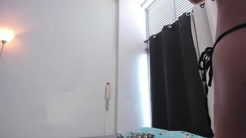 Snapshot of emmaclark_1 chatting on June 5, 9:20 pm emmaclark_1 online show from June 5, 9:20 pm
