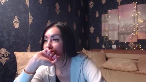 EmmaGoldX online show from November 9, 10:35 am