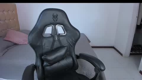 Jennifer online show from December 6, 9:13 pm