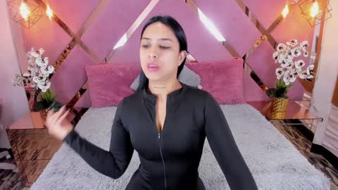 Snapshot of emmahill1 chatting on December 20, 11:10 am EMMA HILL online show from December 20, 11:10 am