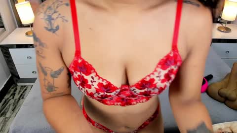 Snapshot of emmahill1 chatting on December 24, 6:17 pm EMMA HILL online show from December 24, 6:17 pm