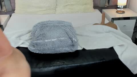 Snapshot of emmahill1 chatting on February 8, 6:44 pm EMMA HILL online show from February 8, 6:44 pm