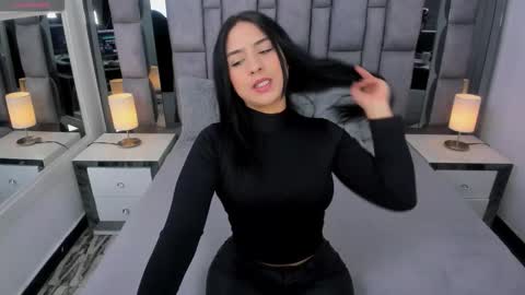 Snapshot of emmahill1 chatting on October 5, 12:47 pm EMMA HILL online show from October 5, 12:47 pm