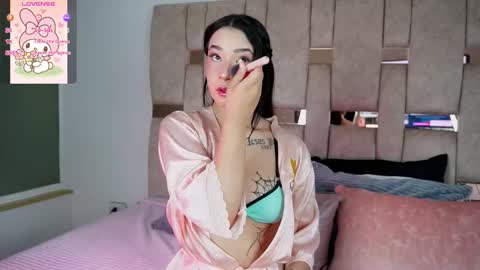 Snapshot of emmajohanson chatting on November 17, 6:35 pm emmajohanson online show from November 17, 6:35 pm