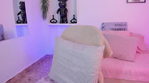 emmajohanson online show from January 7, 8:33 pm