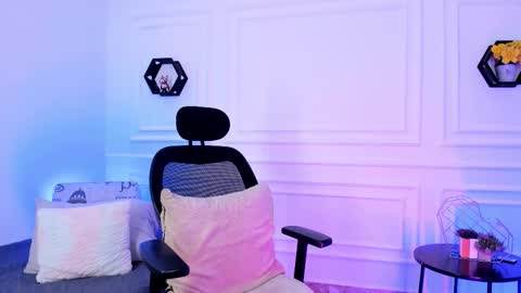 emmajohanson online show from March 6, 6:37 pm