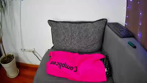 emmakros online show from March 1, 3:49 pm