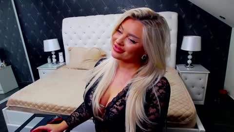 Snapshot of emmamavis chatting on February 7, 9:37 am Emma Mavis online show from February 7, 9:37 am