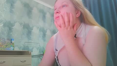 emmamelody online show from October 20, 10:49 am