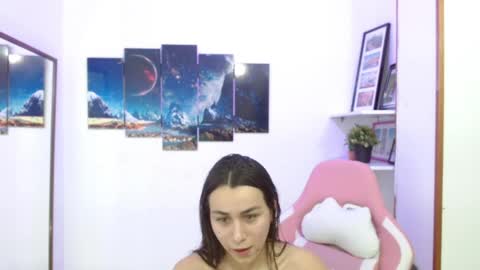 Snapshot of emmamyers_ chatting on February 26, 4:36 am Emma  online show from February 26, 4:36 am