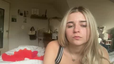 Snapshot of emmangel chatting on December 21, 7:21 pm EmmaAngel online show from December 21, 7:21 pm