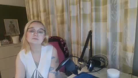 Snapshot of emmanoir_ chatting on February 26, 4:03 pm emmanoir_ online show from February 26, 4:03 pm