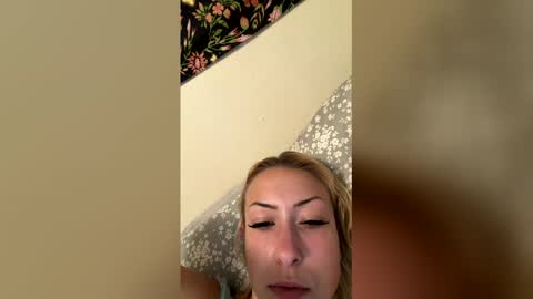emmaraee online show from May 17, 6:15 pm