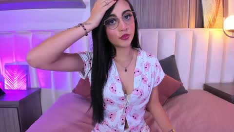 Emma online show from April 16, 9:04 pm