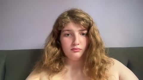 Snapshot of emmarolls123 chatting on July 22, 10:23 pm emmarolls123 online show from July 22, 10:23 pm
