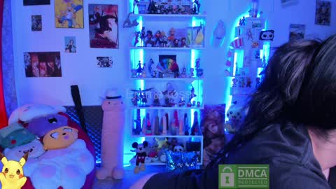 Snapshot of emmarosse11 chatting on December 17, 5:47 pm Emma online show from December 17, 5:47 pm